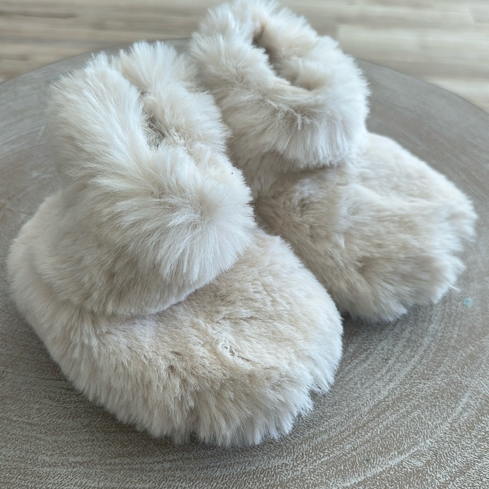 Fuzzy slipper boots toddler size 5/6